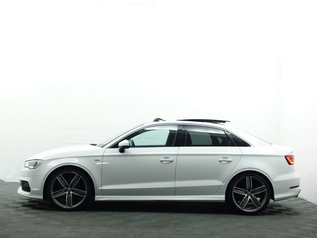 
								Audi A3 Limousine 1.4 TFSI S-line Aut- Panodak, Sport Interieur, Xenon led, Sfeerverlichting, Park Assist, Navi vol									