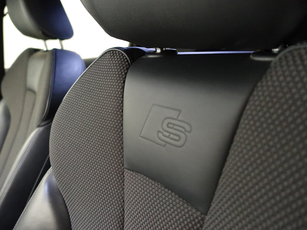 
Audi A3 Sportback 1.4 e-tron Pro LineS S-line Aut- Facelift, Virtual Cockpit, Sport Interieur, Xenon led Matrix, Bang Olufsen, Keyless vol									