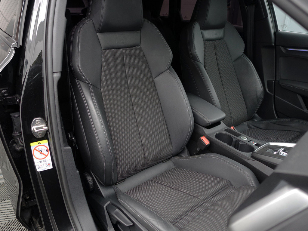 
								Audi A3 Sportback 35 TFSI S Competition Aut- Sport Interieur, Sfeerverlichting, Xenon Led Matrix, CarPlay, Park Assist, Keyless vol									