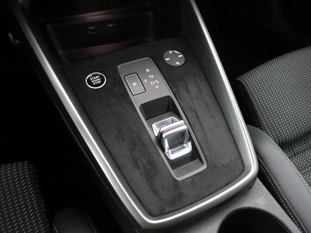 
								Audi A3 Sportback 35 TFSI S Competition Aut- Sport Interieur, Sfeerverlichting, Xenon Led Matrix, CarPlay, Park Assist, Keyless vol									