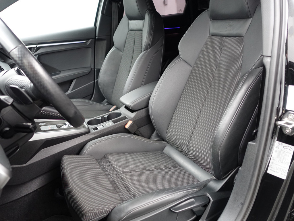 
								Audi A3 Sportback 35 TFSI S Competition Aut- Sport Interieur, Sfeerverlichting, Xenon Led Matrix, CarPlay, Park Assist, Keyless vol									