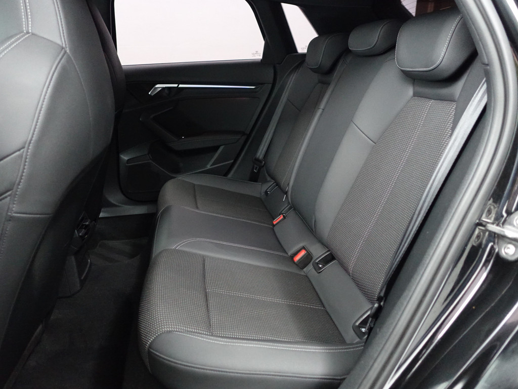
								Audi A3 Sportback 35 TFSI S Competition Aut- Sport Interieur, Sfeerverlichting, Xenon Led Matrix, CarPlay, Park Assist, Keyless vol									