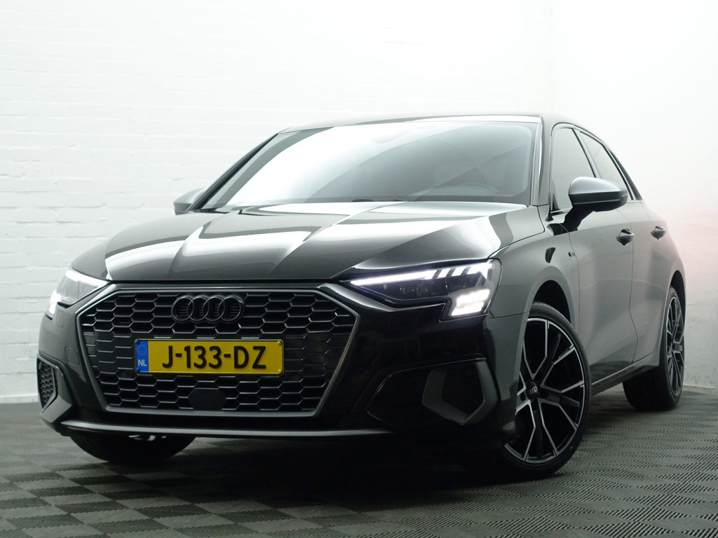 
								Audi A3 Sportback 35 TFSI S Competition Aut- Sport Interieur, Sfeerverlichting, Xenon Led Matrix, CarPlay, Park Assist, Keyless vol									