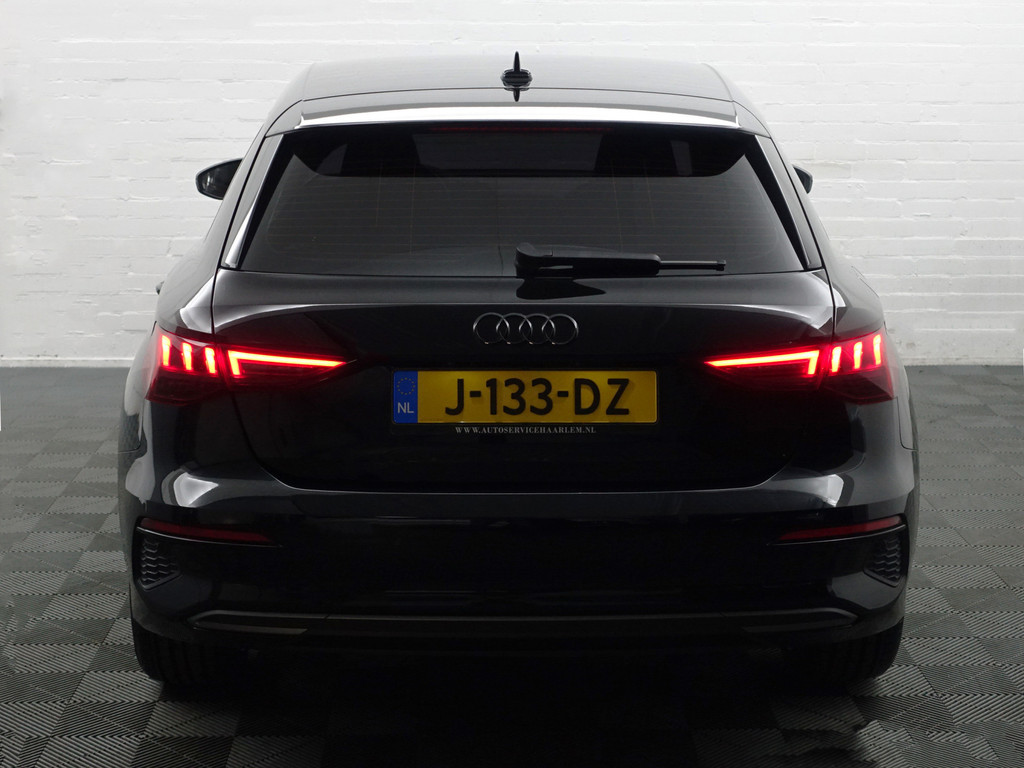 
								Audi A3 Sportback 35 TFSI S Competition Aut- Sport Interieur, Sfeerverlichting, Xenon Led Matrix, CarPlay, Park Assist, Keyless vol									