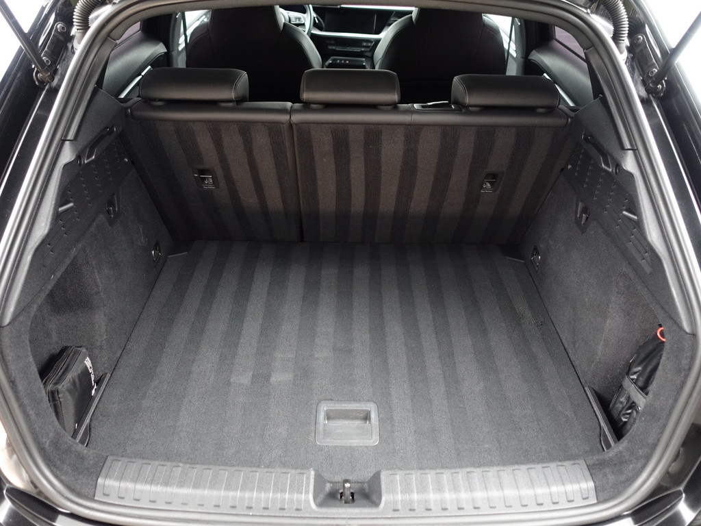 
								Audi A3 Sportback 35 TFSI S Competition Aut- Sport Interieur, Sfeerverlichting, Xenon Led Matrix, CarPlay, Park Assist, Keyless vol									