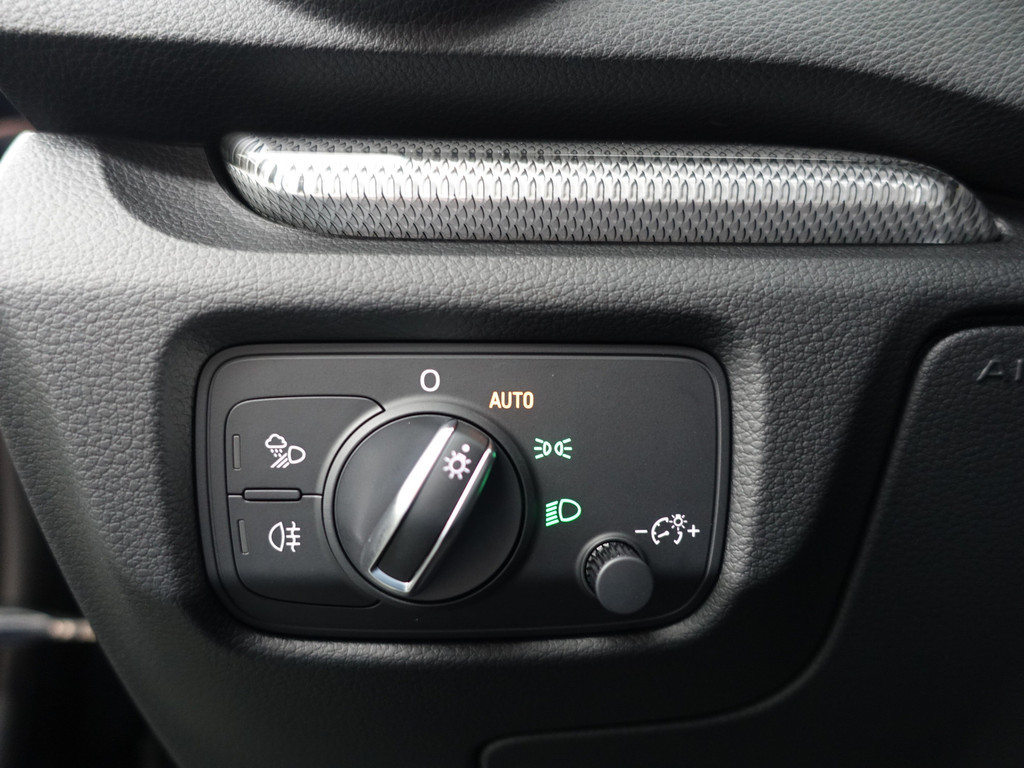 
								Audi A3 Limousine 30 TFSI Pro Line S Aut- Virtual Cockpit, Ada Cruise, Xenon Led, Keyless, Park Assist, Sfeerverlichting vol									
