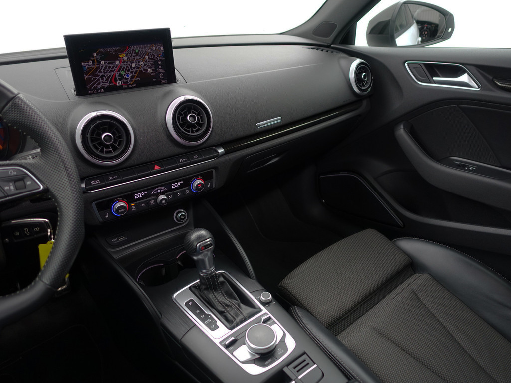 
								Audi A3 Sportback 35 TFSI S Black Optic Aut- Panodak, Bang Olufsen, Carbon, Virtual cockpit, Xenon Led, Ada Cruise, Sfeerverlichting, vol									