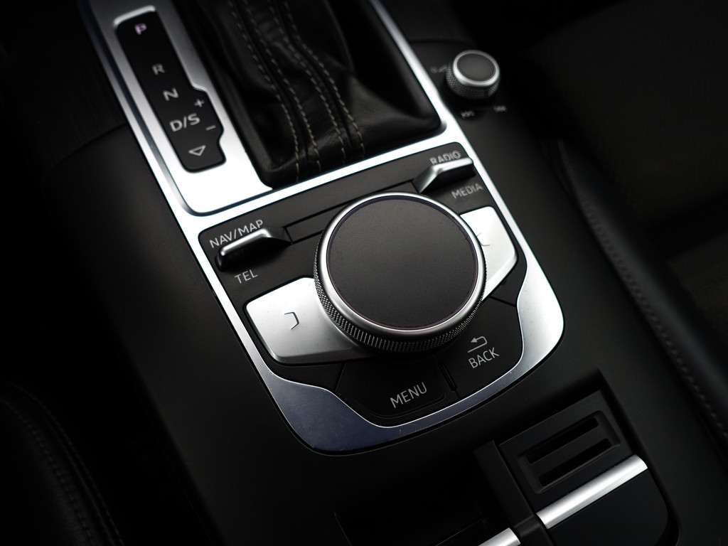 
								Audi A3 Sportback 35 TFSI S Black Optic Aut- Panodak, Bang Olufsen, Carbon, Virtual cockpit, Xenon Led, Ada Cruise, Sfeerverlichting, vol									