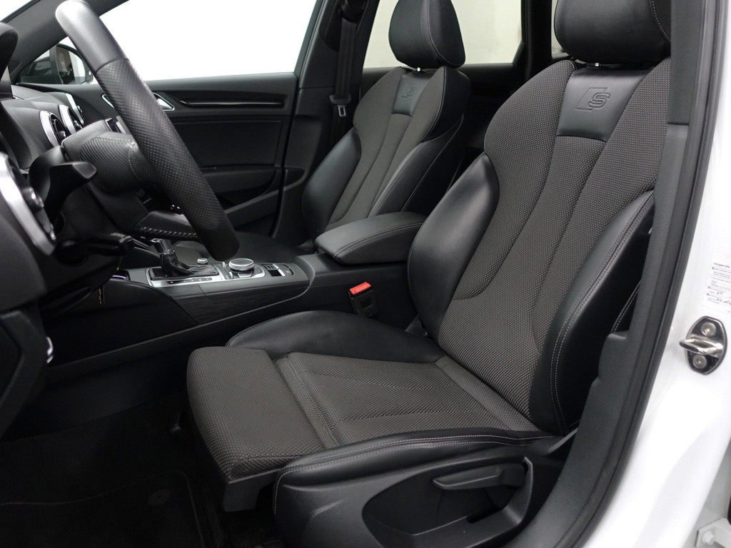
								Audi A3 Sportback 35 TFSI S Black Optic Aut- Panodak, Bang Olufsen, Carbon, Virtual cockpit, Xenon Led, Ada Cruise, Sfeerverlichting, vol									