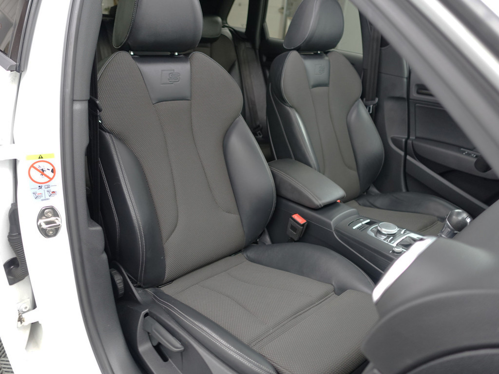 
								Audi A3 Sportback 35 TFSI S Black Optic Aut- Panodak, Bang Olufsen, Carbon, Virtual cockpit, Xenon Led, Ada Cruise, Sfeerverlichting, vol									