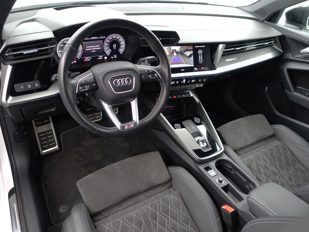 
Audi A3 Sportback 45 TFSI e 285pk S Competition Aut- Bang Olufsen, Head Up, Design Interieur, Sfeerverlichting, Xenon Led Matrix, CarPlay vol									