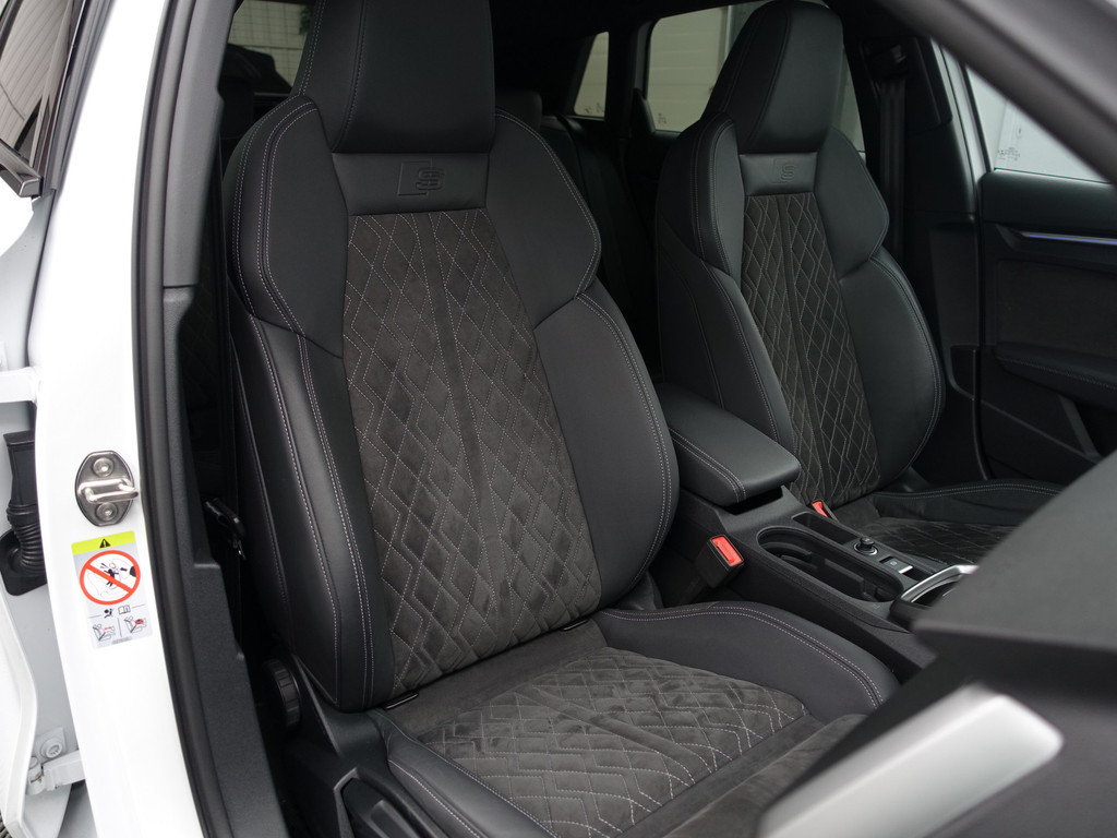 
Audi A3 Sportback 45 TFSI e 285pk S Competition Aut- Bang Olufsen, Head Up, Design Interieur, Sfeerverlichting, Xenon Led Matrix, CarPlay vol									