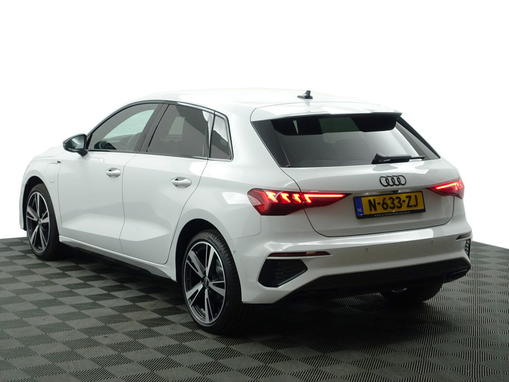 
Audi A3 Sportback 45 TFSI e 285pk S Competition Aut- Bang Olufsen, Head Up, Design Interieur, Sfeerverlichting, Xenon Led Matrix, CarPlay vol									
