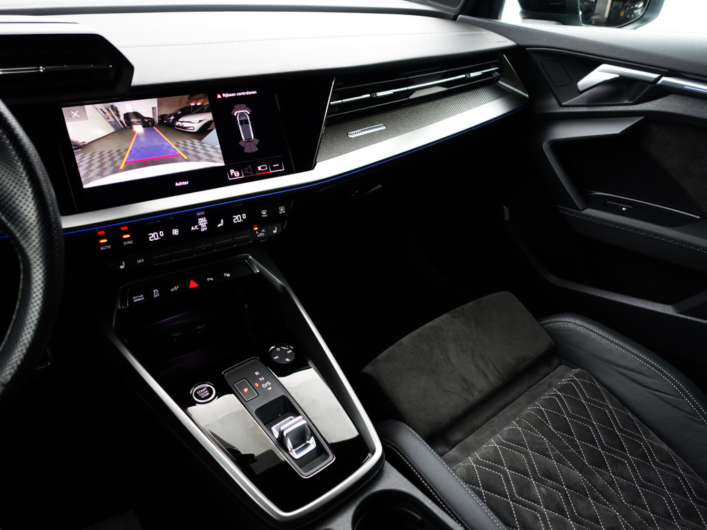 
Audi A3 Sportback 45 TFSI e 285pk S Competition Aut- Bang Olufsen, Head Up, Design Interieur, Sfeerverlichting, Xenon Led Matrix, CarPlay vol									