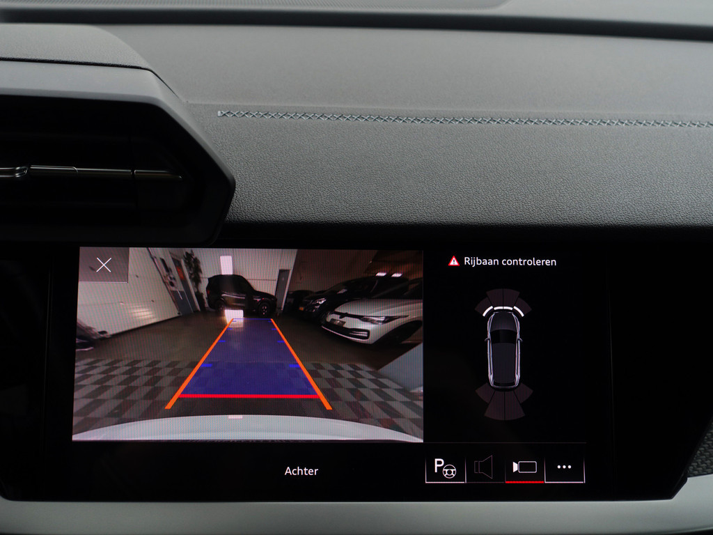 
Audi A3 Sportback 45 TFSI e 285pk S Competition Aut- Bang Olufsen, Head Up, Design Interieur, Sfeerverlichting, Xenon Led Matrix, CarPlay vol									