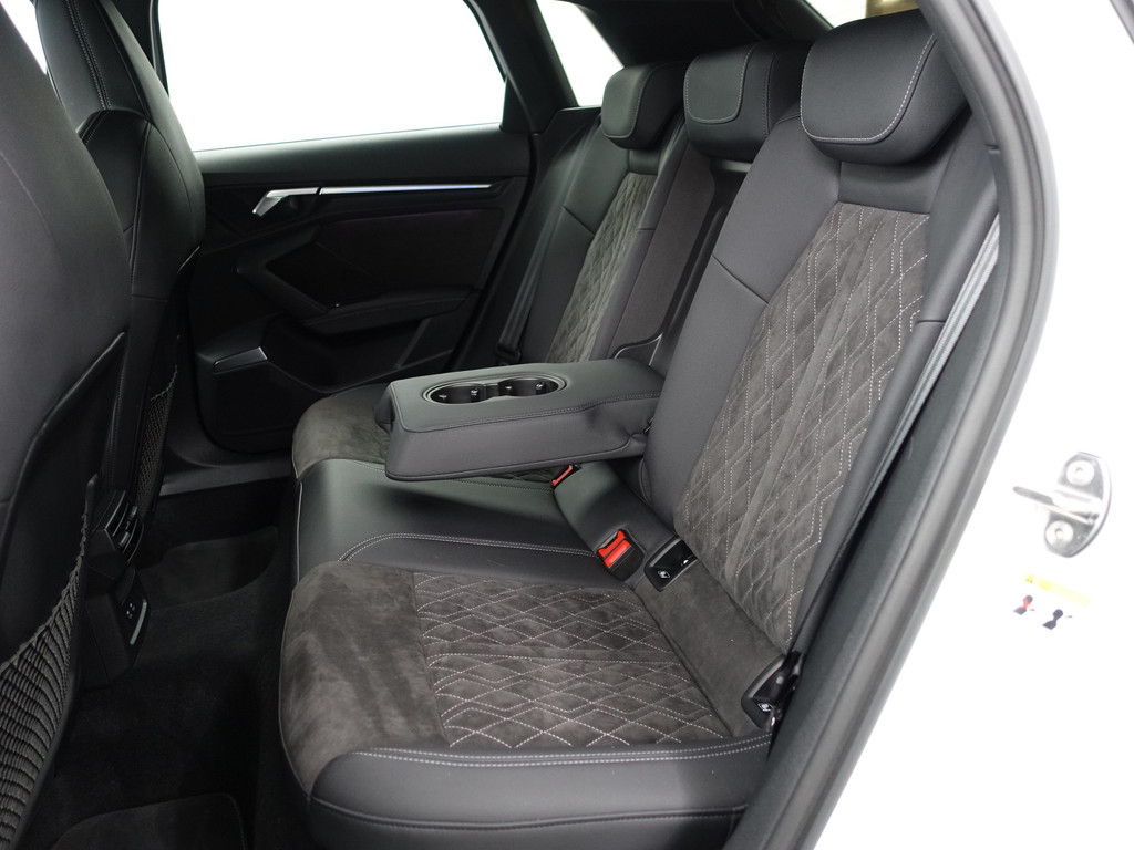 
Audi A3 Sportback 45 TFSI e 285pk S Competition Aut- Bang Olufsen, Head Up, Design Interieur, Sfeerverlichting, Xenon Led Matrix, CarPlay vol									