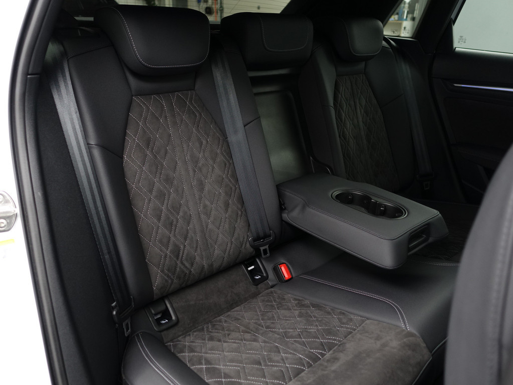 
Audi A3 Sportback 45 TFSI e 285pk S Competition Aut- Bang Olufsen, Head Up, Design Interieur, Sfeerverlichting, Xenon Led Matrix, CarPlay vol									