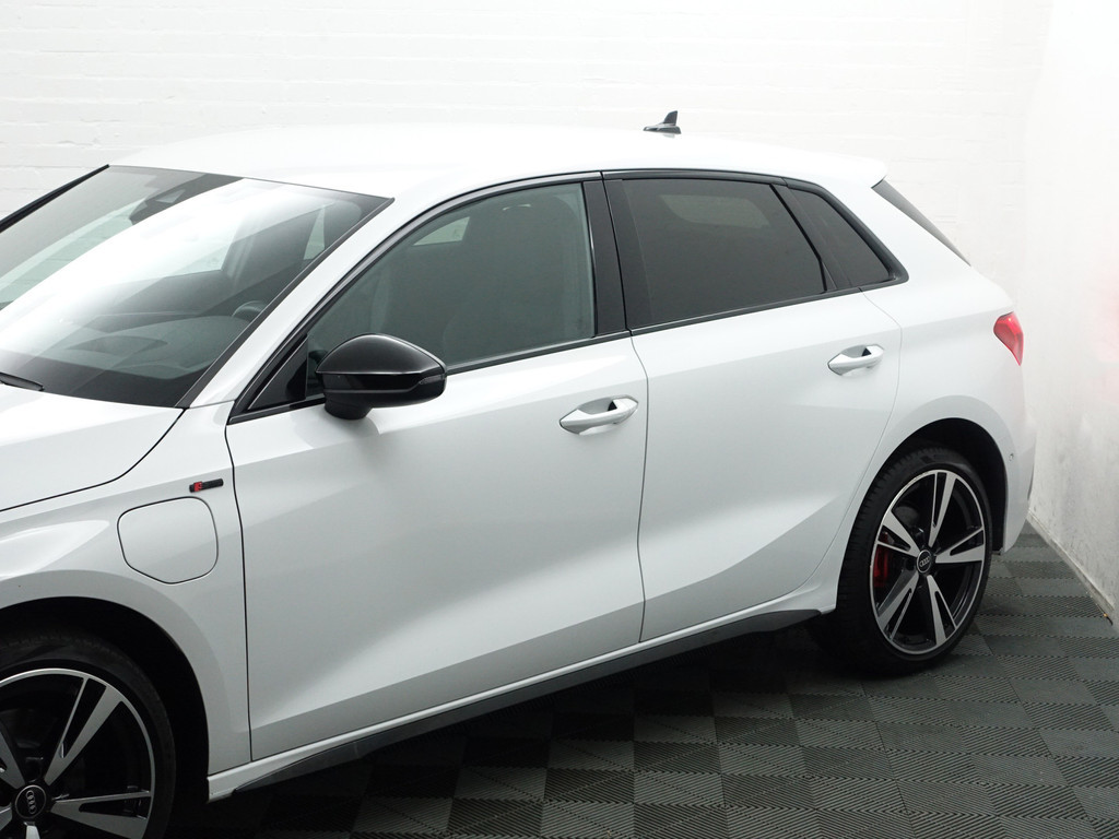 
Audi A3 Sportback 45 TFSI e 285pk S Competition Aut- Bang Olufsen, Head Up, Design Interieur, Sfeerverlichting, Xenon Led Matrix, CarPlay vol									