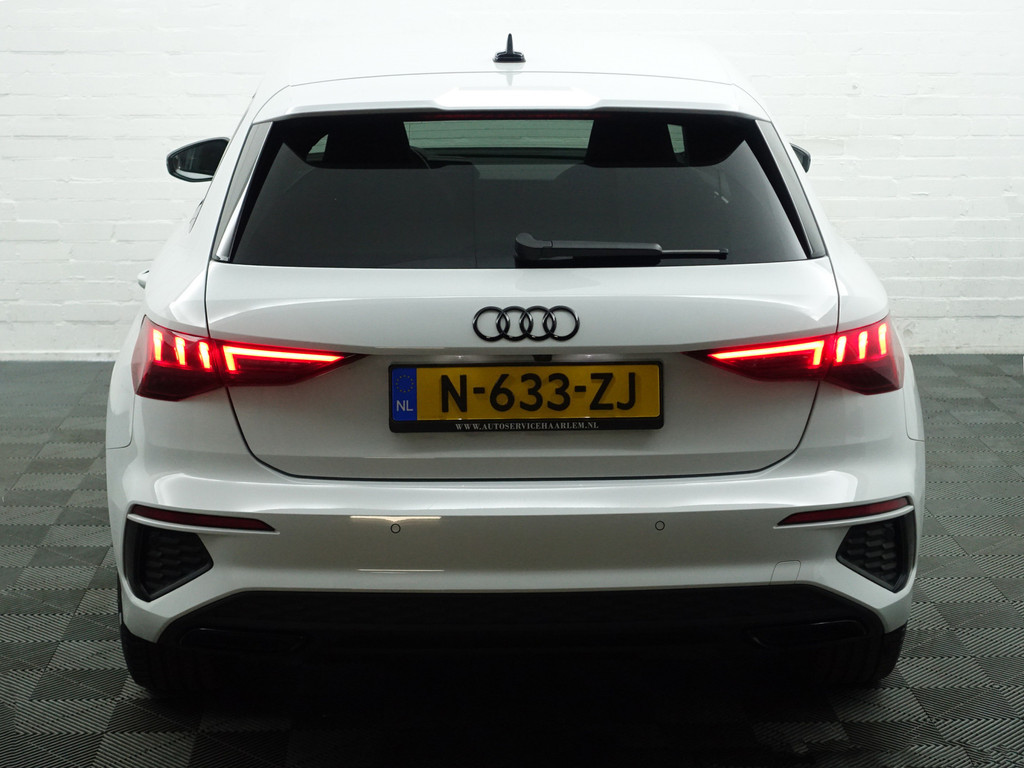 
Audi A3 Sportback 45 TFSI e 285pk S Competition Aut- Bang Olufsen, Head Up, Design Interieur, Sfeerverlichting, Xenon Led Matrix, CarPlay vol									