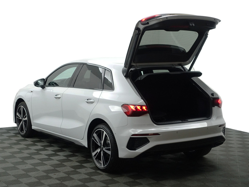 
Audi A3 Sportback 45 TFSI e 285pk S Competition Aut- Bang Olufsen, Head Up, Design Interieur, Sfeerverlichting, Xenon Led Matrix, CarPlay vol									