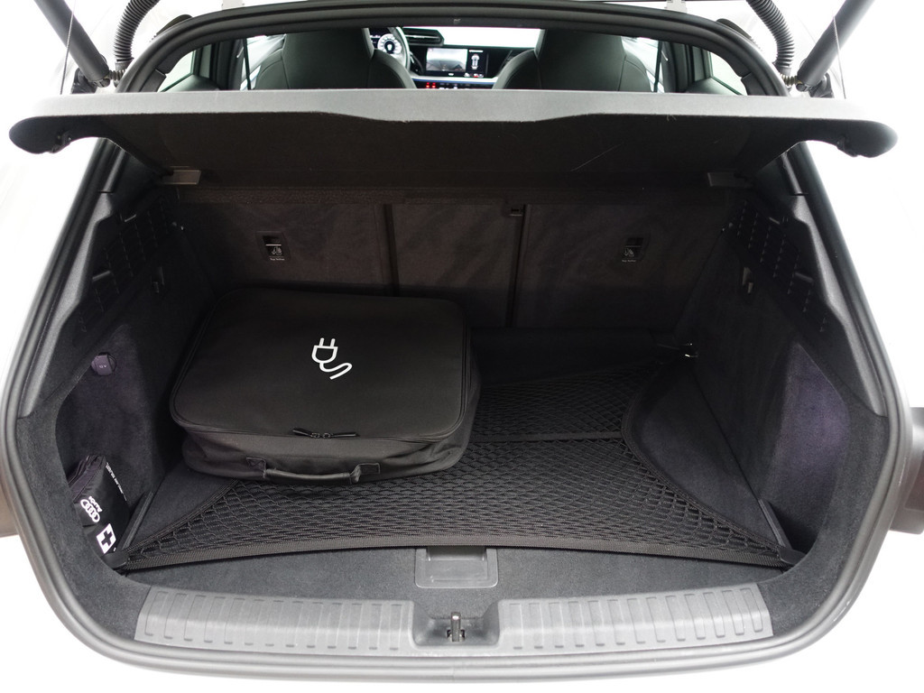 
Audi A3 Sportback 45 TFSI e 285pk S Competition Aut- Bang Olufsen, Head Up, Design Interieur, Sfeerverlichting, Xenon Led Matrix, CarPlay vol									