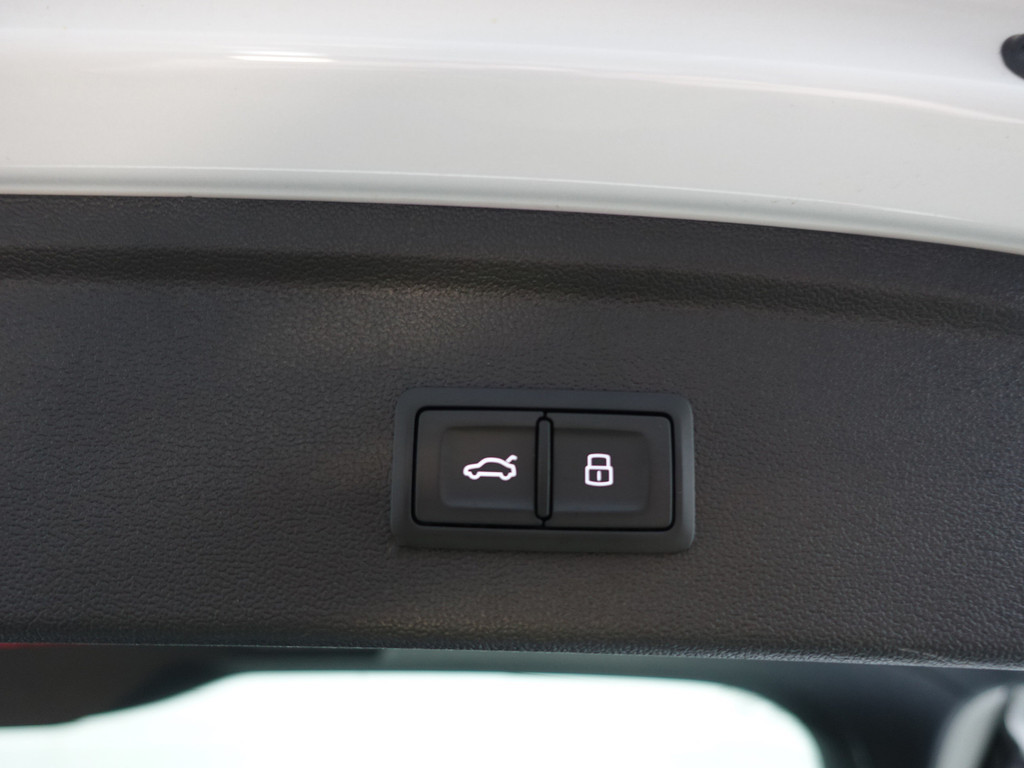 
Audi A3 Sportback 45 TFSI e 285pk S Competition Aut- Bang Olufsen, Head Up, Design Interieur, Sfeerverlichting, Xenon Led Matrix, CarPlay vol									