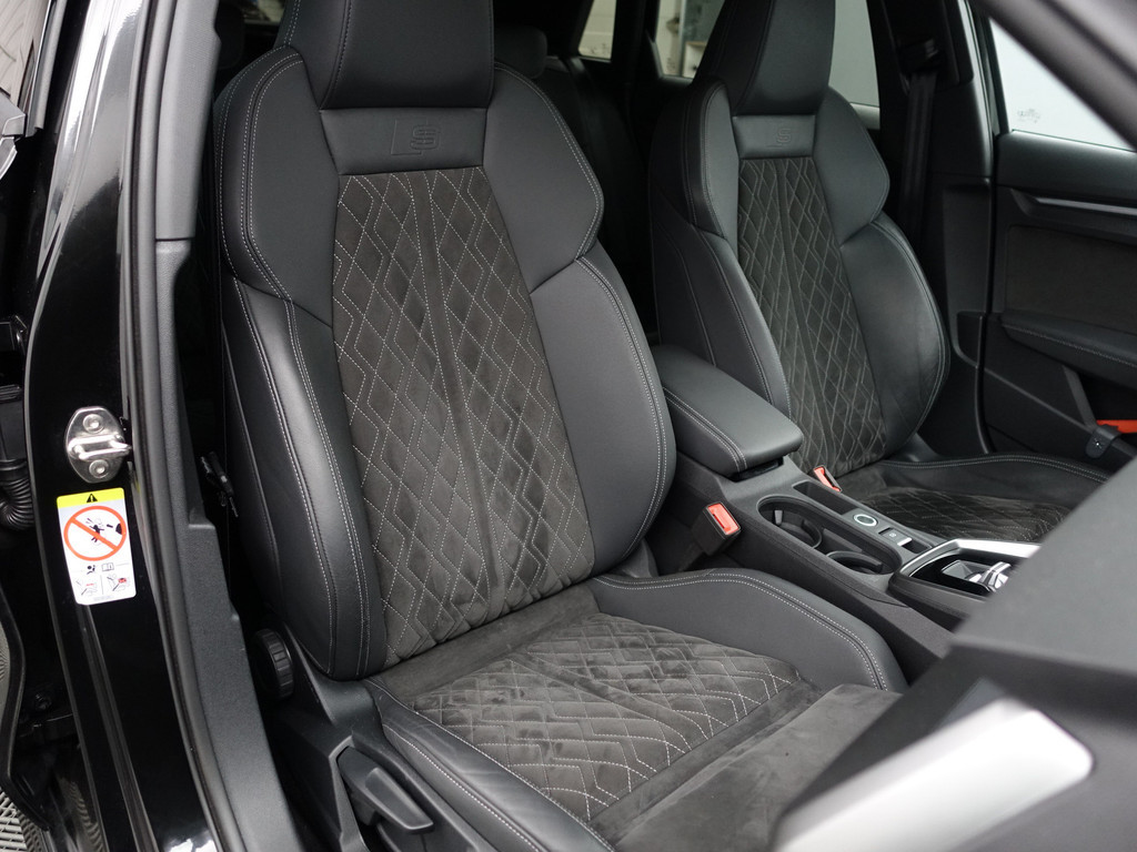 
Audi A3 Sportback 45 TFSI e S Competition Black Optic Aut- Panodak, Sfeerverlichting, Bang Olufsen, CarPlay, Dynamic Select vol									