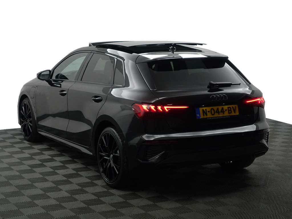 
Audi A3 Sportback 45 TFSI e S Competition Black Optic Aut- Panodak, Sfeerverlichting, Bang Olufsen, CarPlay, Dynamic Select vol									