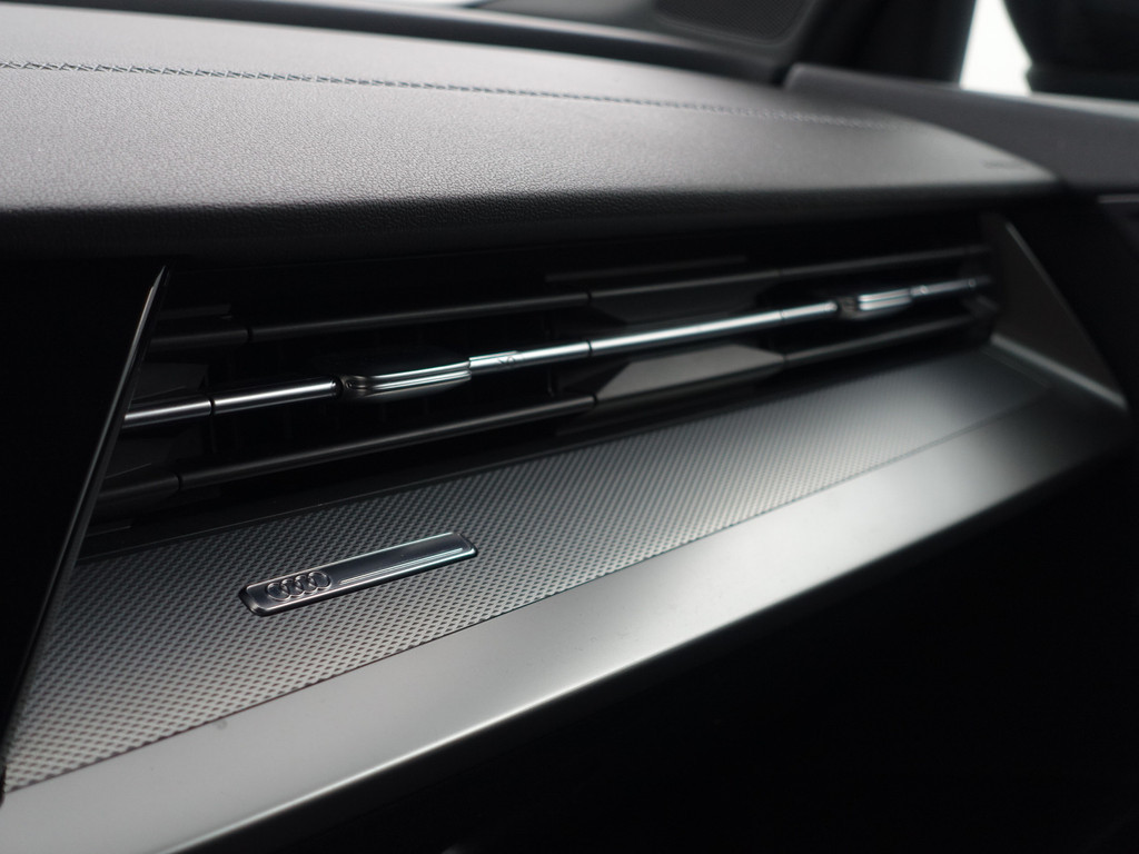 
Audi A3 Sportback 45 TFSI e S Competition Black Optic Aut- Panodak, Sfeerverlichting, Bang Olufsen, CarPlay, Dynamic Select vol									