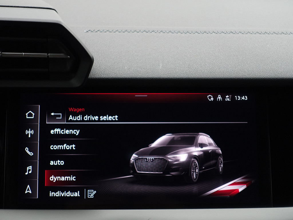 
Audi A3 Sportback 45 TFSI e S Competition Black Optic Aut- Panodak, Sfeerverlichting, Bang Olufsen, CarPlay, Dynamic Select vol									