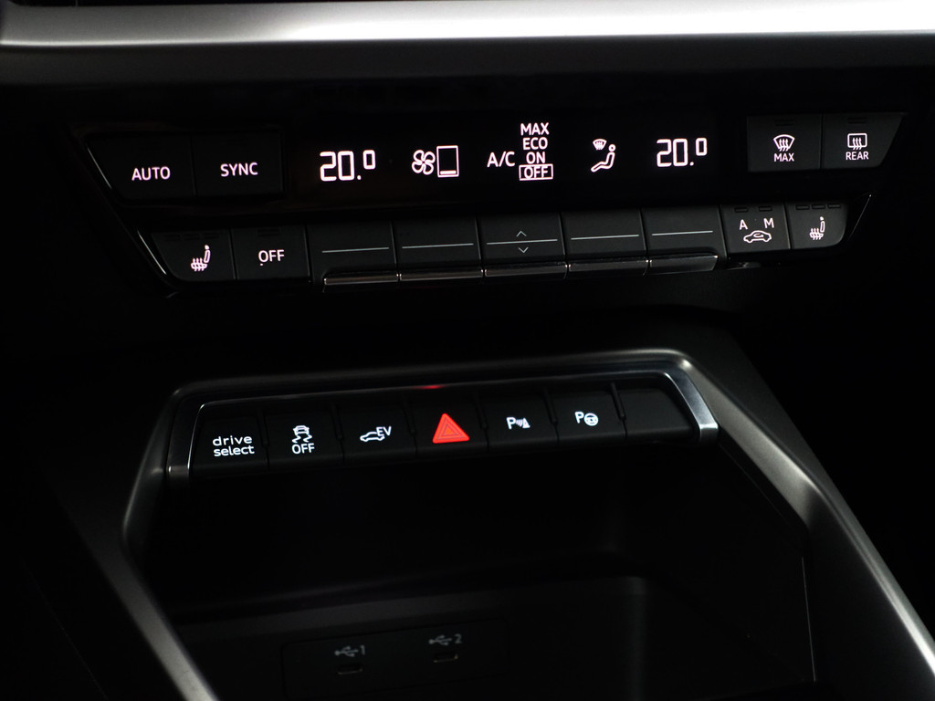 
Audi A3 Sportback 45 TFSI e S Competition Black Optic Aut- Panodak, Sfeerverlichting, Bang Olufsen, CarPlay, Dynamic Select vol									