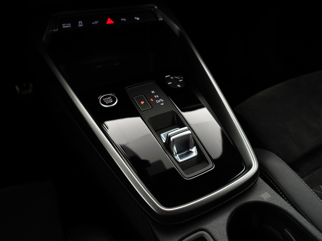 
Audi A3 Sportback 45 TFSI e S Competition Black Optic Aut- Panodak, Sfeerverlichting, Bang Olufsen, CarPlay, Dynamic Select vol									