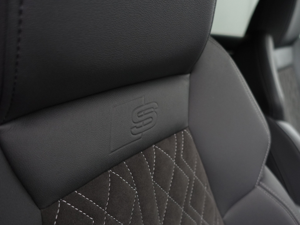 
Audi A3 Sportback 45 TFSI e S Competition Black Optic Aut- Panodak, Sfeerverlichting, Bang Olufsen, CarPlay, Dynamic Select vol									