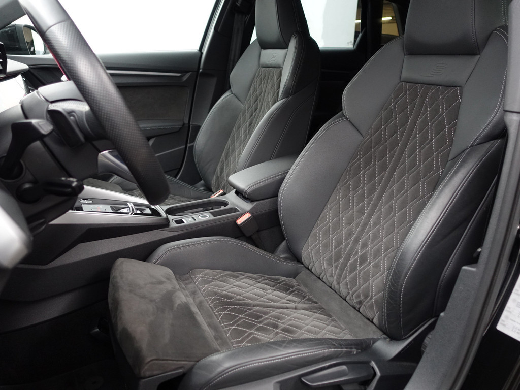 
Audi A3 Sportback 45 TFSI e S Competition Black Optic Aut- Panodak, Sfeerverlichting, Bang Olufsen, CarPlay, Dynamic Select vol									