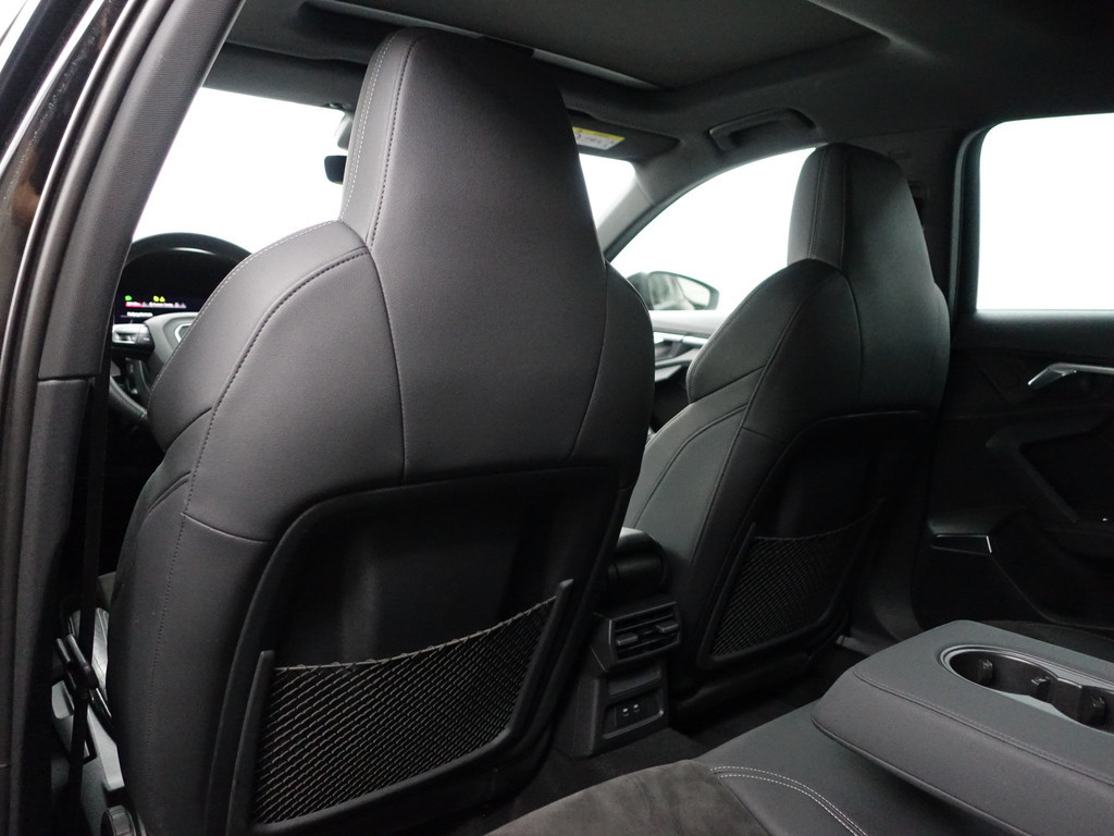 
Audi A3 Sportback 45 TFSI e S Competition Black Optic Aut- Panodak, Sfeerverlichting, Bang Olufsen, CarPlay, Dynamic Select vol									