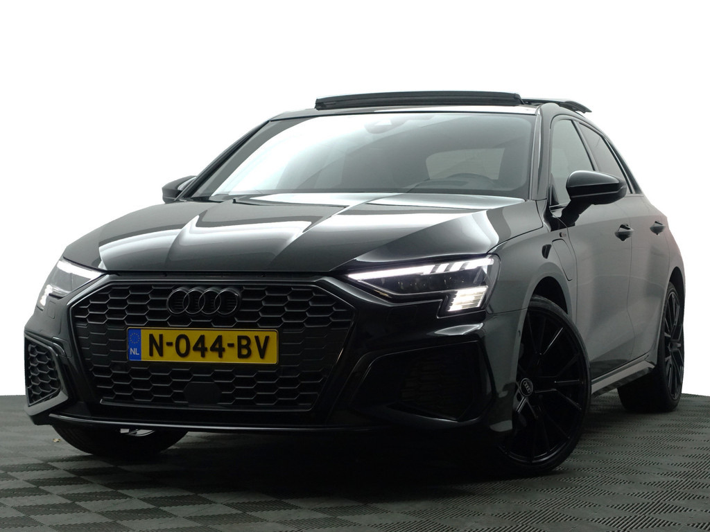 
Audi A3 Sportback 45 TFSI e S Competition Black Optic Aut- Panodak, Sfeerverlichting, Bang Olufsen, CarPlay, Dynamic Select vol									