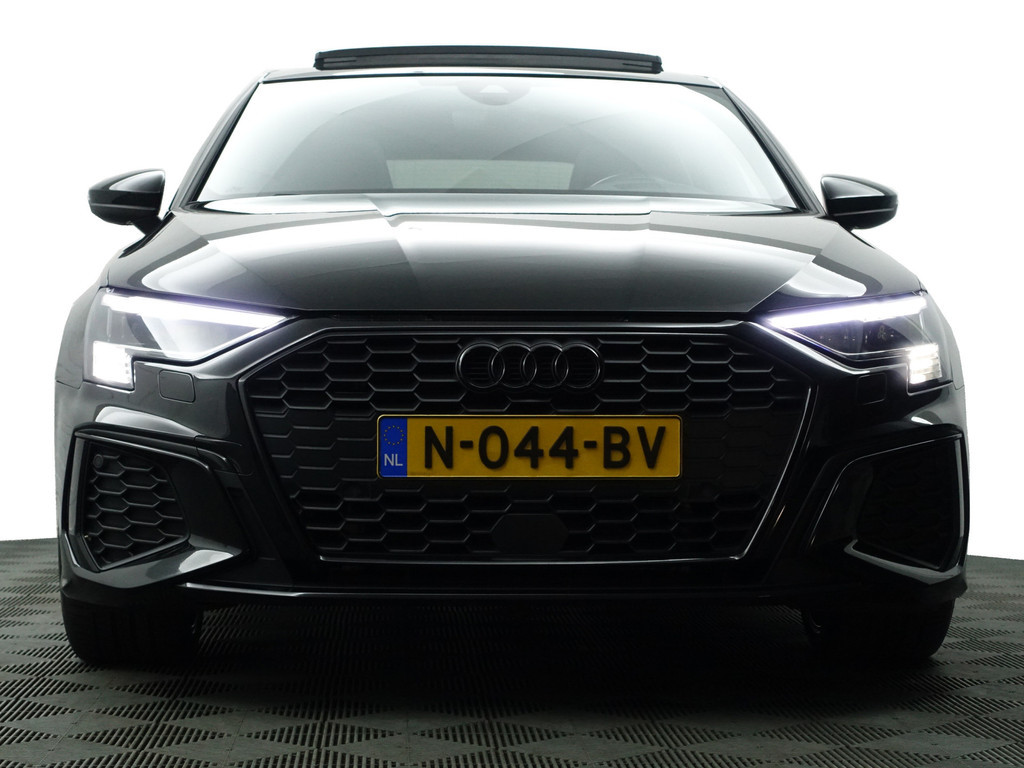 
Audi A3 Sportback 45 TFSI e S Competition Black Optic Aut- Panodak, Sfeerverlichting, Bang Olufsen, CarPlay, Dynamic Select vol									