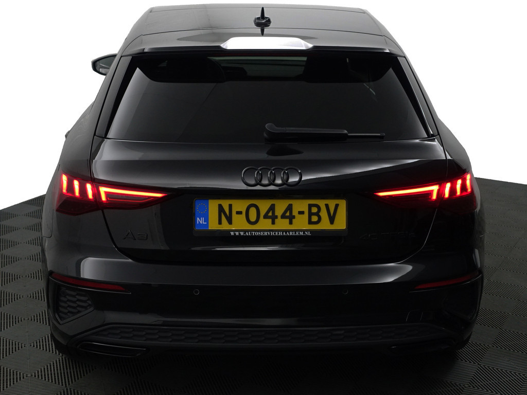
Audi A3 Sportback 45 TFSI e S Competition Black Optic Aut- Panodak, Sfeerverlichting, Bang Olufsen, CarPlay, Dynamic Select vol									
