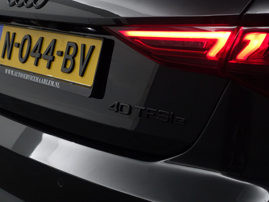 
Audi A3 Sportback 45 TFSI e S Competition Black Optic Aut- Panodak, Sfeerverlichting, Bang Olufsen, CarPlay, Dynamic Select vol									