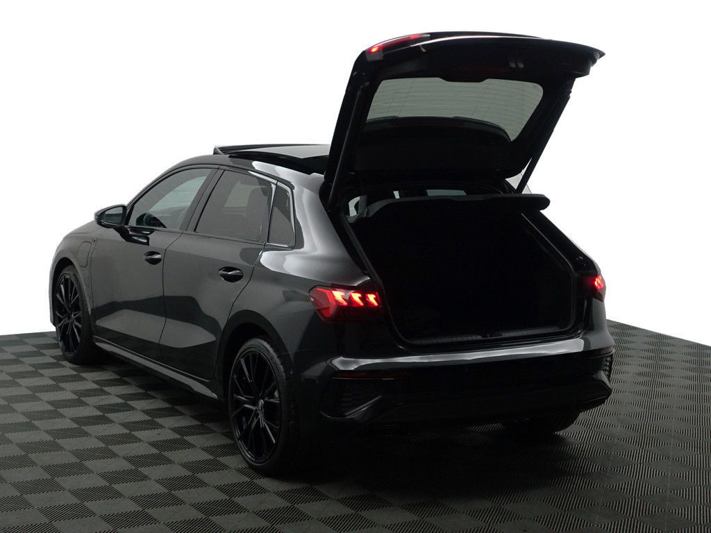 
Audi A3 Sportback 45 TFSI e S Competition Black Optic Aut- Panodak, Sfeerverlichting, Bang Olufsen, CarPlay, Dynamic Select vol									