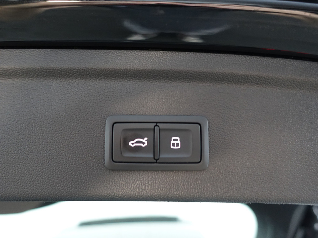 
Audi A3 Sportback 45 TFSI e S Competition Black Optic Aut- Panodak, Sfeerverlichting, Bang Olufsen, CarPlay, Dynamic Select vol									