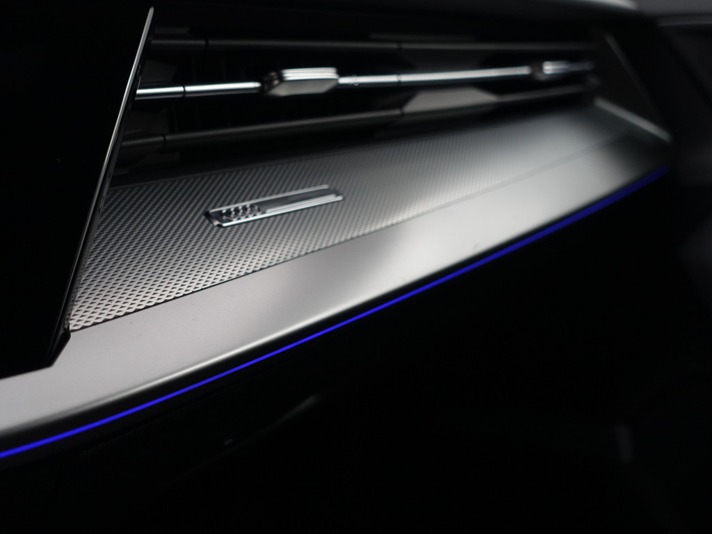 
Audi A3 Sportback 35 TFSI S Line Black Optic Aut- Bang Olufsen, Sfeerverlichting, Park Assist, Xenon Led, CarPlay, Dynamic Select vol									