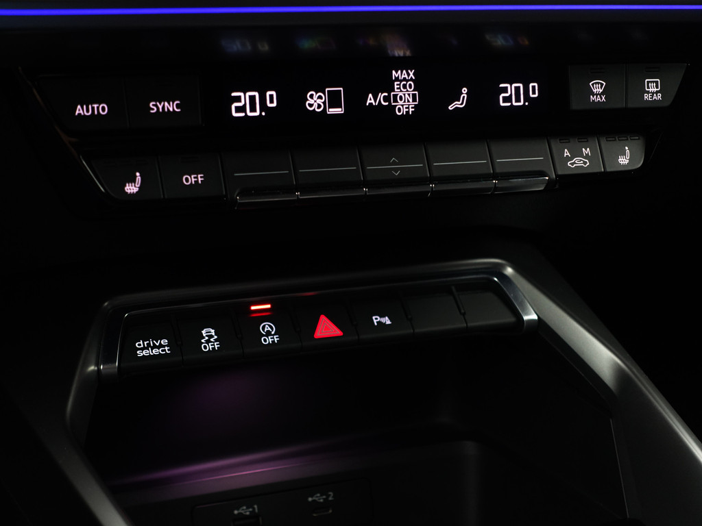 
Audi A3 Sportback 35 TFSI S Line Black Optic Aut- Bang Olufsen, Sfeerverlichting, Park Assist, Xenon Led, CarPlay, Dynamic Select vol									