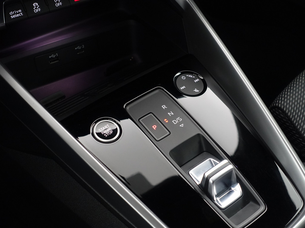 
Audi A3 Sportback 35 TFSI S Line Black Optic Aut- Bang Olufsen, Sfeerverlichting, Park Assist, Xenon Led, CarPlay, Dynamic Select vol									