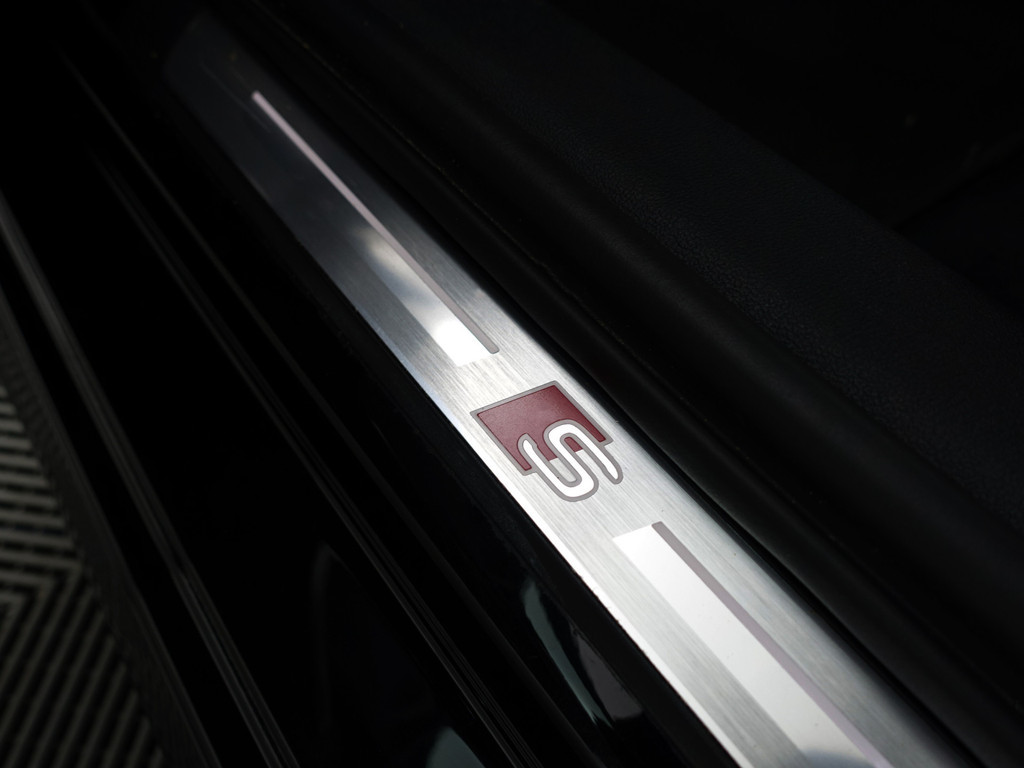 
Audi A3 Sportback 35 TFSI S Line Black Optic Aut- Bang Olufsen, Sfeerverlichting, Park Assist, Xenon Led, CarPlay, Dynamic Select vol									