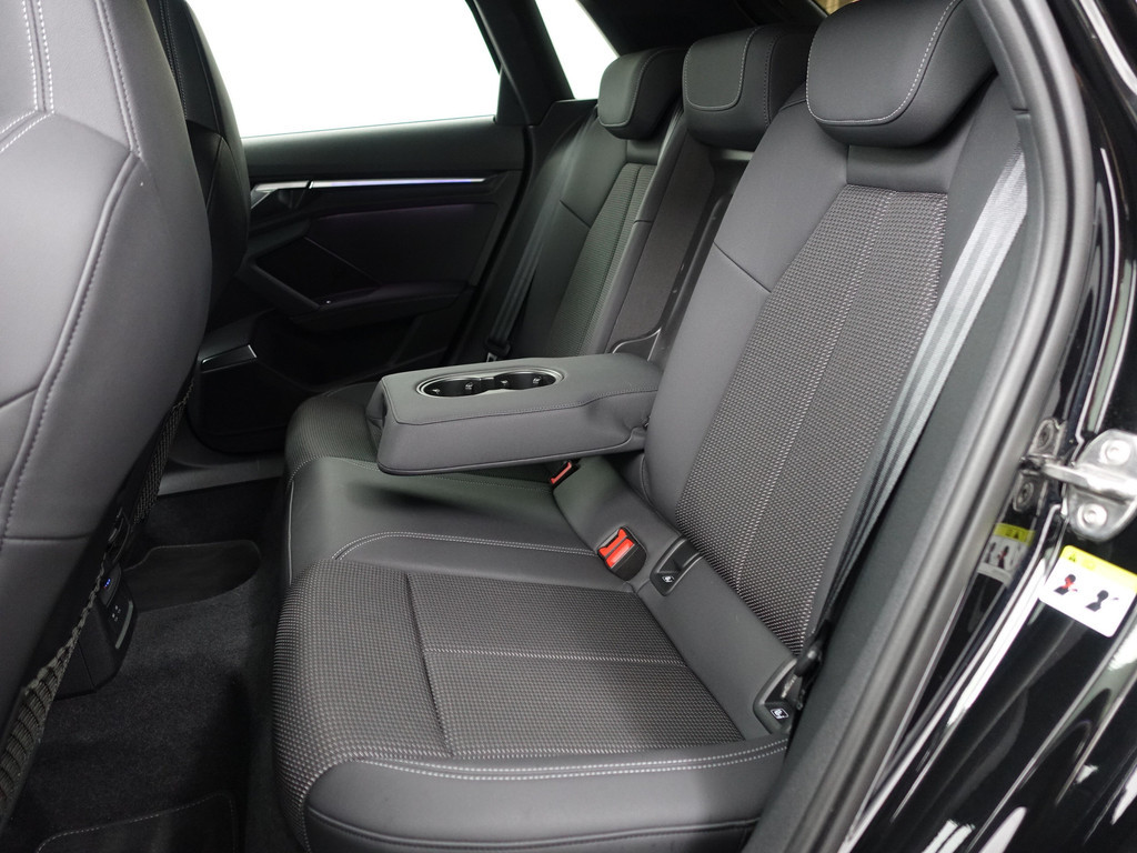 
Audi A3 Sportback 35 TFSI S Line Black Optic Aut- Bang Olufsen, Sfeerverlichting, Park Assist, Xenon Led, CarPlay, Dynamic Select vol									