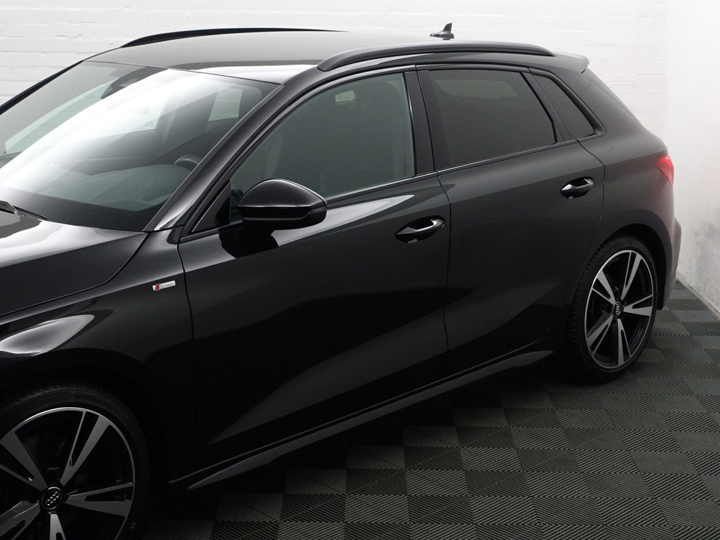 
Audi A3 Sportback 35 TFSI S Line Black Optic Aut- Bang Olufsen, Sfeerverlichting, Park Assist, Xenon Led, CarPlay, Dynamic Select vol									