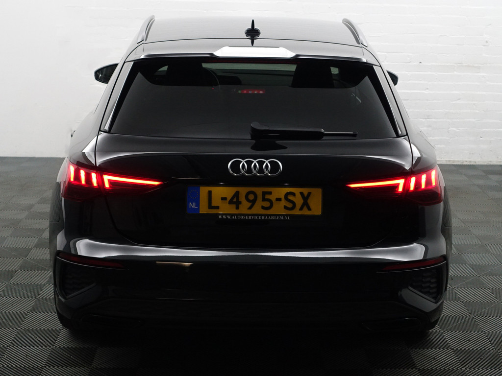 
Audi A3 Sportback 35 TFSI S Line Black Optic Aut- Bang Olufsen, Sfeerverlichting, Park Assist, Xenon Led, CarPlay, Dynamic Select vol									