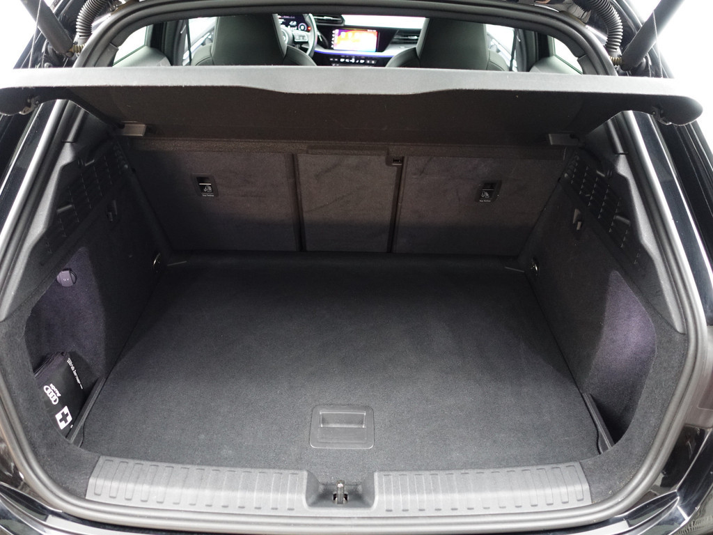 
Audi A3 Sportback 35 TFSI S Line Black Optic Aut- Bang Olufsen, Sfeerverlichting, Park Assist, Xenon Led, CarPlay, Dynamic Select vol									