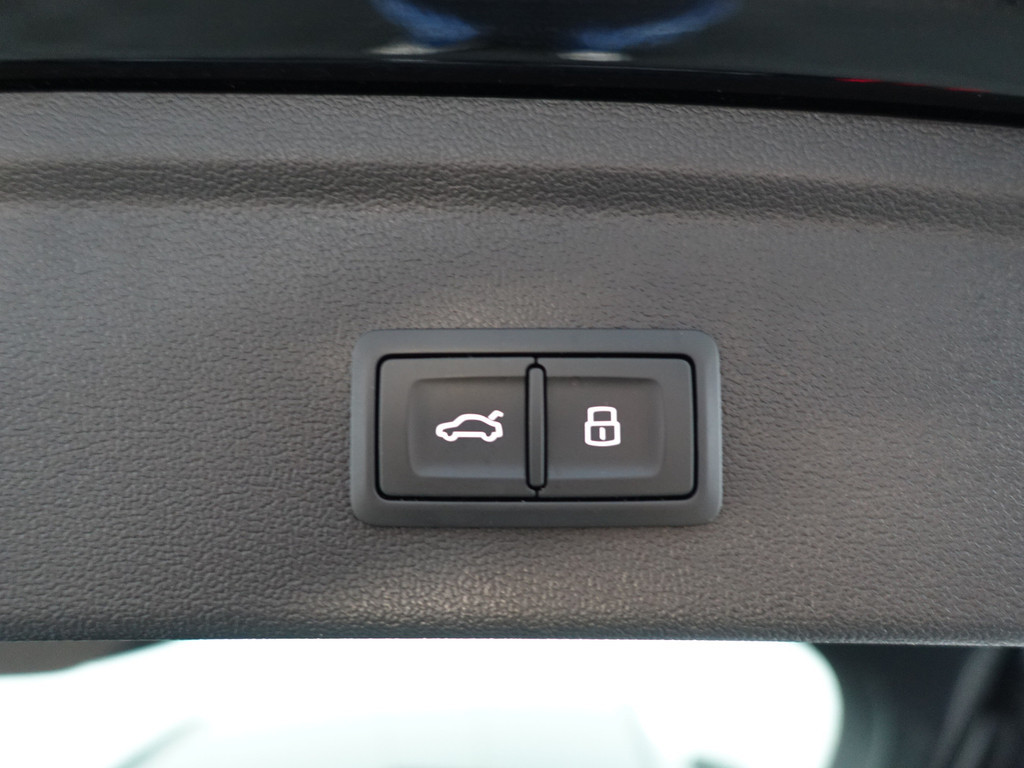 
Audi A3 Sportback 35 TFSI S Line Black Optic Aut- Bang Olufsen, Sfeerverlichting, Park Assist, Xenon Led, CarPlay, Dynamic Select vol									